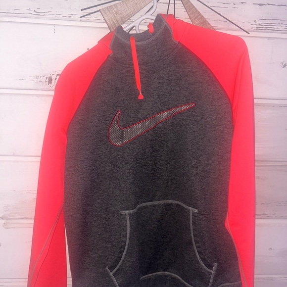 Nike Therma fit hoodie almost brand new worn 1 time for family pictures - Picture 2 of 6